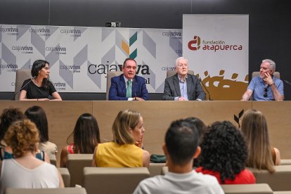 Presentación del Convenio de colaboración entre Cajaviva y Fundación Caja Rural con la Fundación Atapuerca