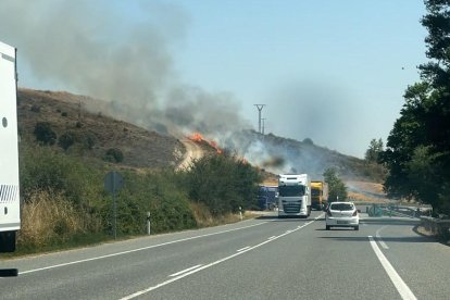 Imagen del incendio en Monasterio de Rodilla.