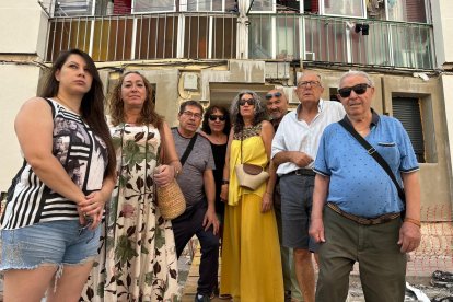 Un grupo de vecinos explica su día a día con las obras