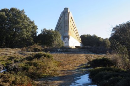 El monumento conocido como 'El Águila de Sagardía' se inauguró en 1939.