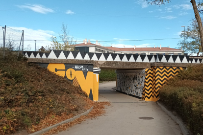 Imagen actual del túnel del parque de San Antón. El Ayuntamiento lo iluminará para reforzar la seguridad en la zona