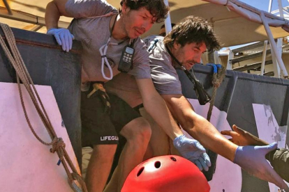 Villacampa colabora en un rescate en el Mediterráneo.-/ PROACTIVA OPEN ARMS