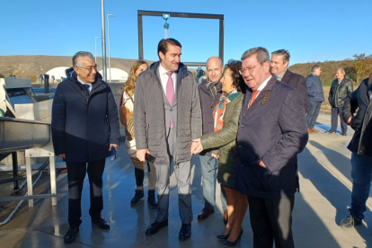 Juan Carlos Suárez-Quiñones ha visitado la renovada depuradora de aguas residuales de Castrojeriz. ECB