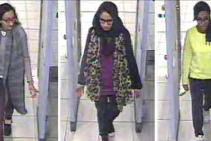 Las tres jóvenes en el aeropuerto de Gatwick, el 17 de febrero, cuando se disponían a tomar su vuelo hacia Turquía.-Foto: AP PHOTO / METROPOLITAN POLICE