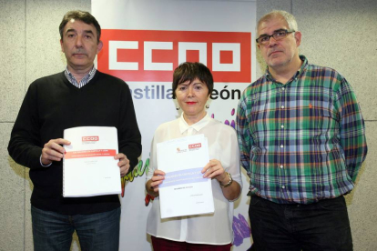 La secretaria de Mujer y Políticas de Igualdad de CCOO Castilla y León, Rosa Martínez, y el secretario general del sindicato en la Comunidad, Ángel Hernández-Ical