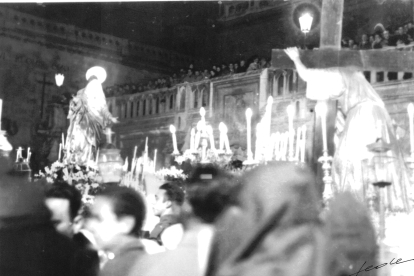 Ambas imágenes se encuentran en la procesión de 1947. FEDE