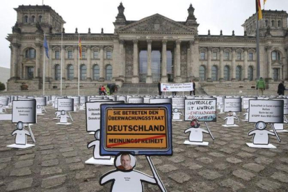 Protesta frente al Bundestag contra la reforma de la ley.-EFE / WOLFGANG KUMM