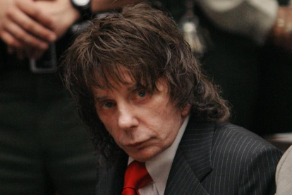 Phil Spector, en el 2009, durante el juicio por el asesinato de la joven Lana Clarkson, por el que fue condenado a 19 años de prisión.-AP / AL SEIB