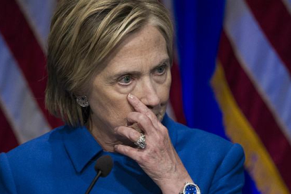 Emotivo discurso de Hillary Clinton, en su reaparición público, después de perder las elecciones, hace una semana.-