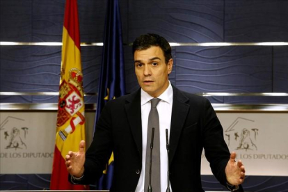 El secretario general del PSOE, Pedro Sánchez, en una rueda de prensa reciente en el Congreso.-JUAN MANUEL PRATS