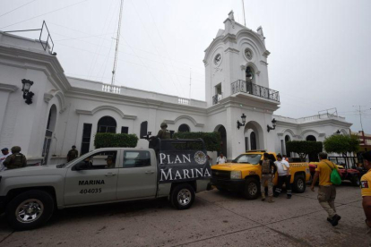 Como preparación del impacto de estos ciclones, el Gobierno de México activó el plan de emergencias para proteger a la población.-AFP