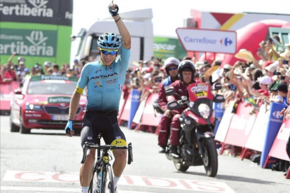 Miguel Ángel Supermán López, ciclista colombiano del Astana, triunfa en Sierra Nevada.-AFP / JOSÉ JORDÁN