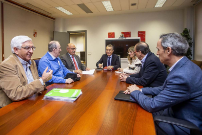 Reunión de la Junta con Aspanias. SANTI OTERO