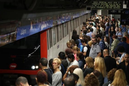 Estación de la Sagrera durante la jornada de huelga.-JOAN CORTADELLAS