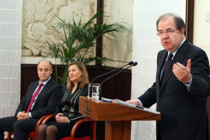 El presidente de la Junta de Castilla y León, Juan Vicente Herrera, la consejera de Hacienda, Pilar del Olmo, y el director general de Presupuestos, José Armando Baeta, presentan el proyecto de Ley de Presupuestos Generales de la Comunidad para 2015-Ical