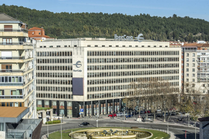 Sede central de la Dirección Provincial Territorial de Ibercaja en Burgos, en la plaza de España_opt