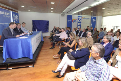 Los populares de Burgos mantuvieron en la tarde de ayer un encuentro en su sede de la capital.-SANTI OTERO