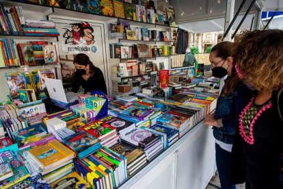La Feria del Libro de Burgos es es mejor escaparate para estar al tanto de las novedades literarias. SANTI OTERO