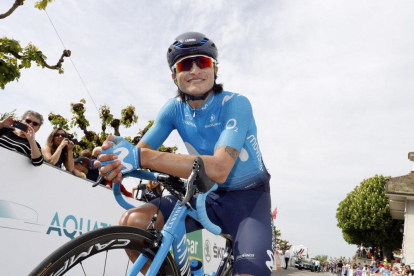 Winner Anacona antes de comenzar la quinta etapa del Tour de Romandia.-PHOTO GOMEZ SPORT / MOVISTAR TEAM