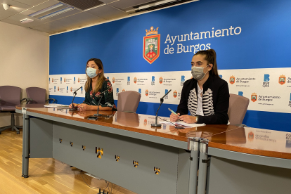 Carolina Blasco y Andrea Ballesteros en la rueda de prensa.