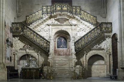 La Escalera Dorada, comenzada en 1519 y finalizada en 1523, es una pieza destacada en todos los manuales de Arte sobre el Renacimiento en España. ISRAEL L. MURILLO