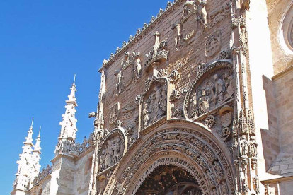 La Iglesia de Santa María despierta pasiones entre arandinos y foráneos.-L. V.