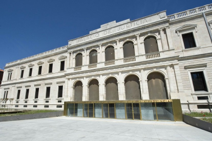 El Palacio de la Justicia de Burgos, sede del Tribunal Superior de Justicia de Castilla y León y de la Audiencia Provincial de Burgos.