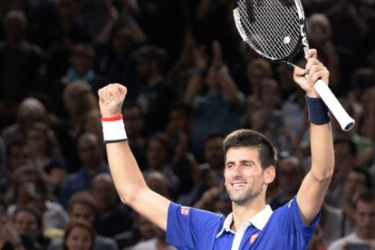 Novak Djokovic celebra la victoria en París-Bercy ante Andy Murray.-AFP / MIGUEL MEDINA