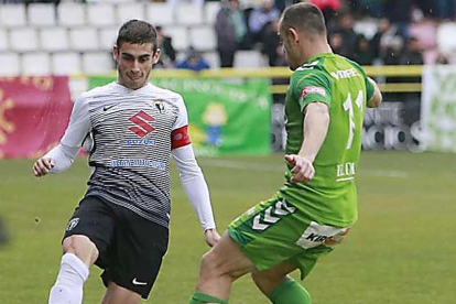 Sergio Esteban en un encuentro con la camiseta del Burgos CF.-RAÚL G. OCHOA