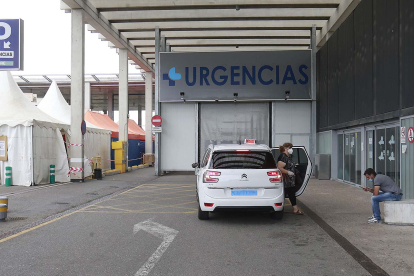 Entrada al servicio de Urgencias en el Hospital Universitario de Burgos (HUBU). RAÚL G. OCHOA