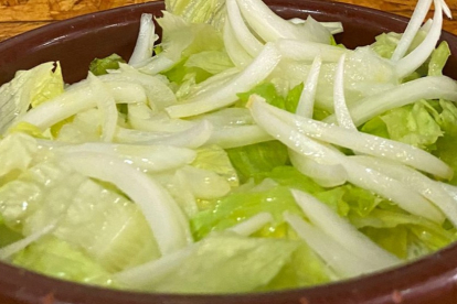 Una curiosidad: la ensalada del lechazo solo lleva lechuga y cebolla y se toma después del lechazo (no antes)