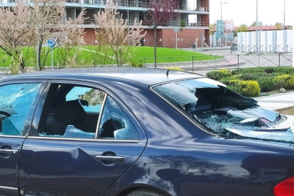 Imagen del coche destrozado. POLICÍA LOCAL DE ARANDA