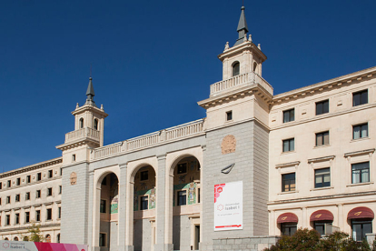 La sede de la Universidad Isabel I en la calle Fernán González de Burgos. / ISRAEL L. MURILLO