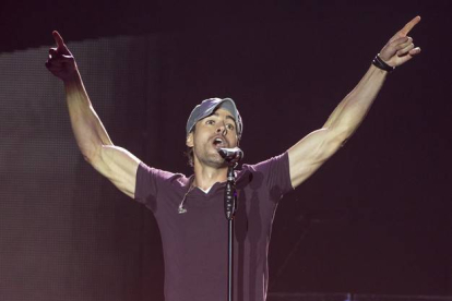 Enrique Iglesias durante un concierto en Barcelona en noviembre del 2014.-Foto:  FERRAN SENDRA