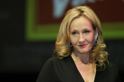 Fotografía de archivo. La autora J. K. Rowling durante la publicación de su libro 'The Casual Vacancy', en Londres.-Foto: LEFTERIS PITARAKIS / AP