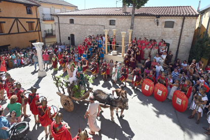La tradición romana regresa a las calles de Baños de Valdearados durante la celebración de la XXII edición de la Fiesta en Honor al Dios Baco. ICAL