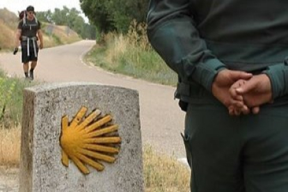 Un guardia civil en el Camino de Santiago. ECB