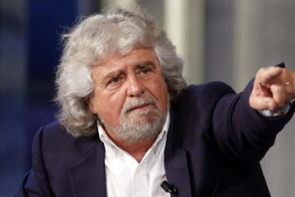 Beppe Grillo interviene como invitado en el programa de la RAI Puerta a Puerta.-REUTERS / REMO CASILLI