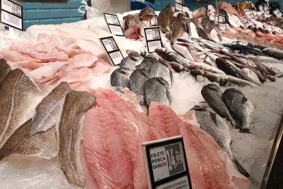 La pescadería ha despertado el interés de los clientes