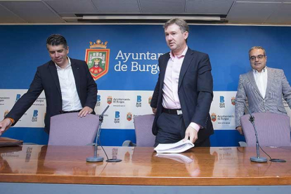 Marañón, Lacalle y Martín, durante la rueda de prensa que ofrecieron ayer.-RAÚL G. OCHOA