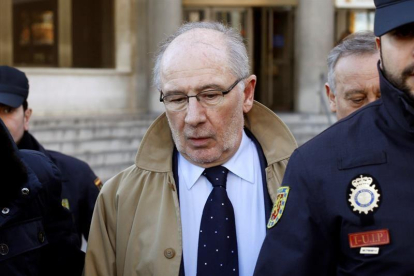 El expresidente de Bankia Rodrigo Rato, a su salida hoy de los juzgados de la madrileña Plaza de Castilla-Paco Campos