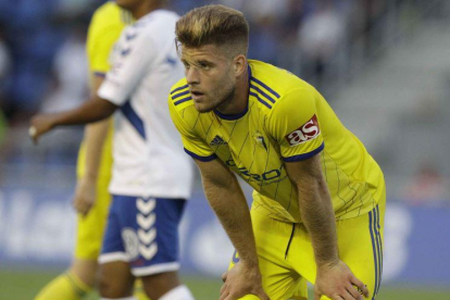 Mario Barco con la camiseta del Cádiz.-LALIGA