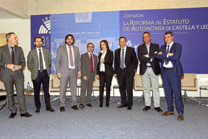 Carlos Ortega, Eduardo Álvarez, Óscar Gálvez, Ignacio Foces, Silvia Clemente, Ignacio Fernández, Javier Cuevas, Pablo Lago.-ICAL