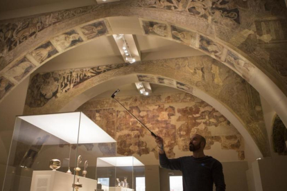 Pinturas de la sala capitular de Sijena expuestas en el MNAC.-ALBERT BERTRAN