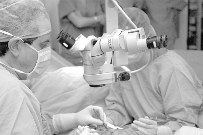 Operación con microcirugia-MONTSE ÁLVAREZ