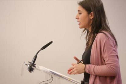 Irene Montero, en una rueda de prensa en el Congreso.-JOSE LUIS ROCA