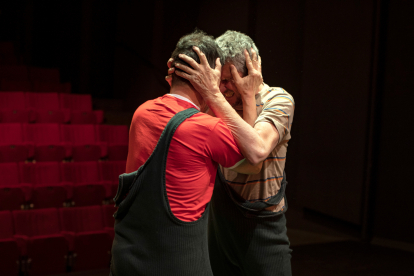Óscar Gómez y Juan Loriente son los actores que dan vida a la propuesta teatral ‘Makers’. ECB