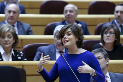 Soraya Sáenz de Santamaría, este lunes en la sesión de control al Gobierno.-JUAN MANUEL PRATS