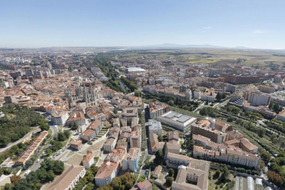 Vista aérea de la ciudad de Burgos, que próximamente se dividirá en cuatro distritos más el periférico.-RAÚL G. OCHOA