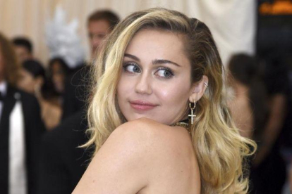 Miley Cyrus durante una gala benéfica en el Metropolitan Museum of Art el 7 de mayo del 2018.-EVAN AGOSTINI / AP